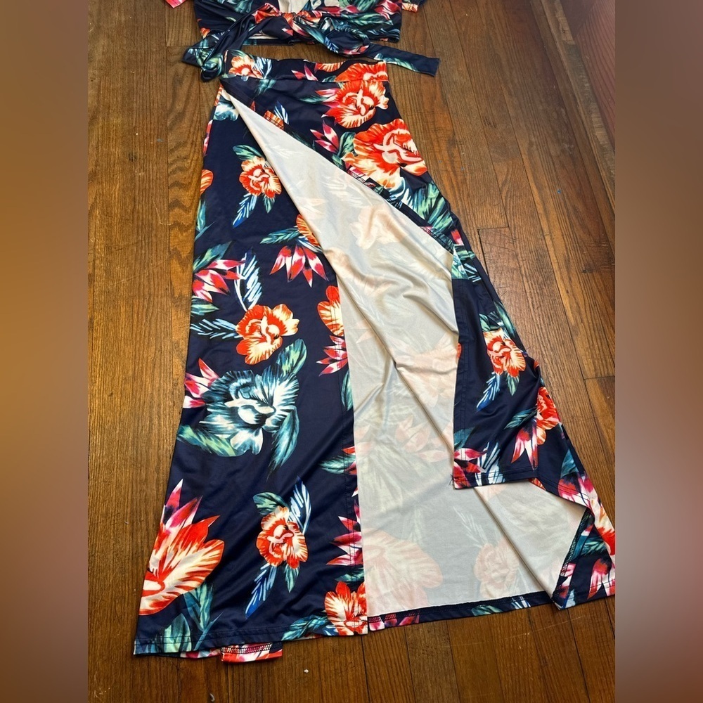 Womens small floral 2piece cropped top w/ long maxi skirt, beach vacation outfit - Picture 6 of 8